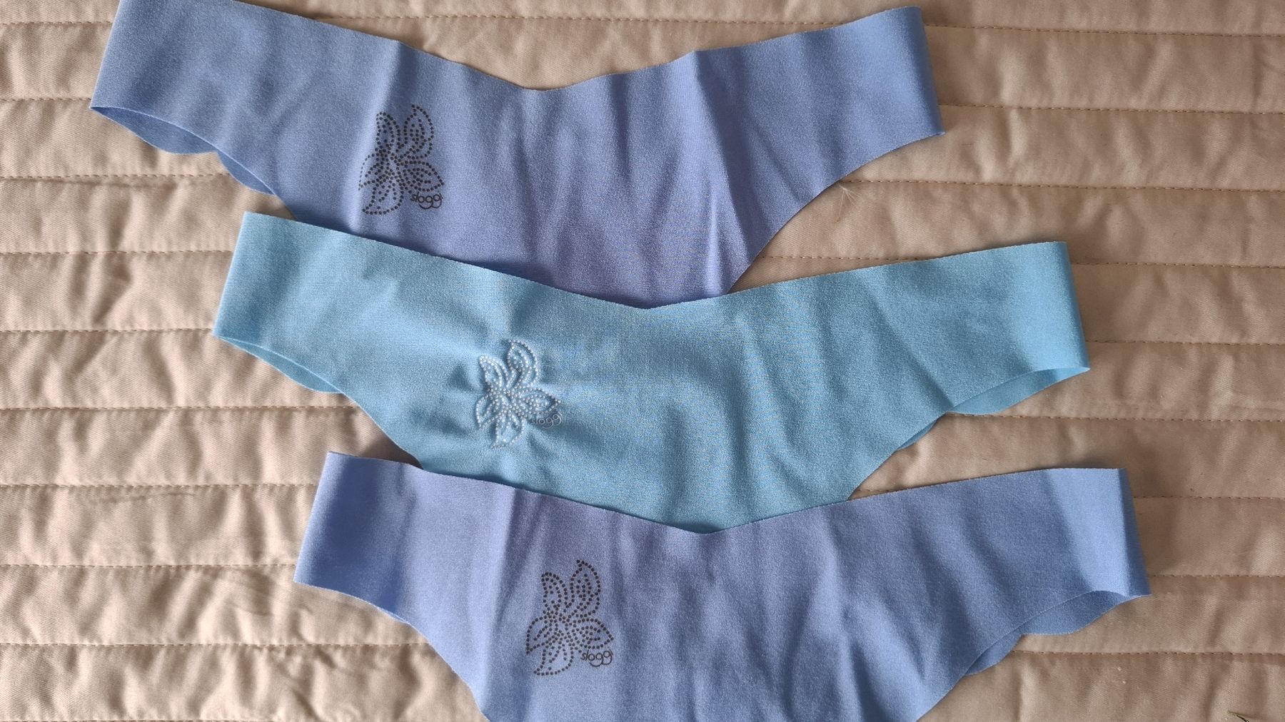 Sloggi Altra biancheria intima: 3 Sloggi String, blau, Gr. S, Light, nahtlos, neu – Nuovo e nell'imballaggio originale da Emmen venduto da Tigerlady 1