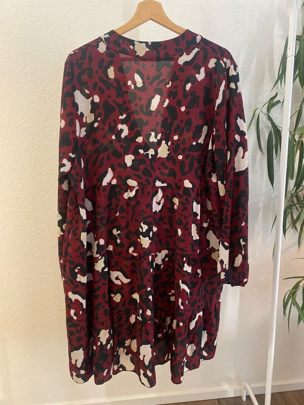 Boohoo Robes: Boohoo Kleid mit Muster bordeaux Gr. 52 – D'occasion à Pratteln par a23_j2gs 1