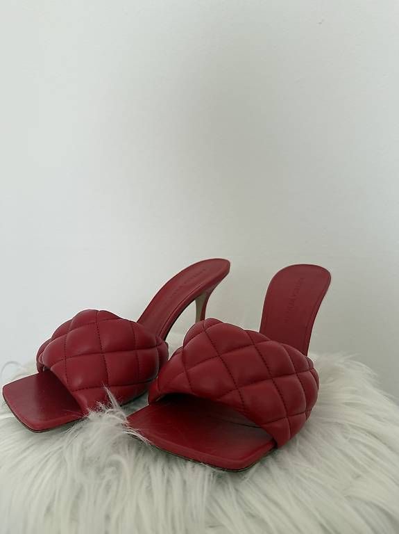 Scarpe da donna: BOTTEGA VENETA MULES ROT – Usato da Oberwil b. Zug venduto da Andjola