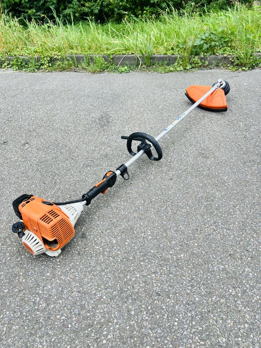 Stihl Tutti gli attrezzi: Rasentrimmer Stihl KM 100 R – Usato da Urdorf venduto da Faz_19