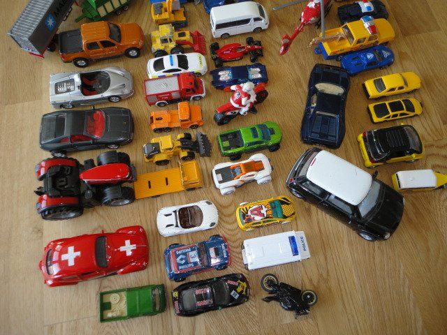 Hot Wheels Giocattoli: AUTO 51 X MAJORETTEHOTWHEELSDISNEYSIKUMATCHBOXNONAME – Usato da Teufen AR venduto da Donschabl 2