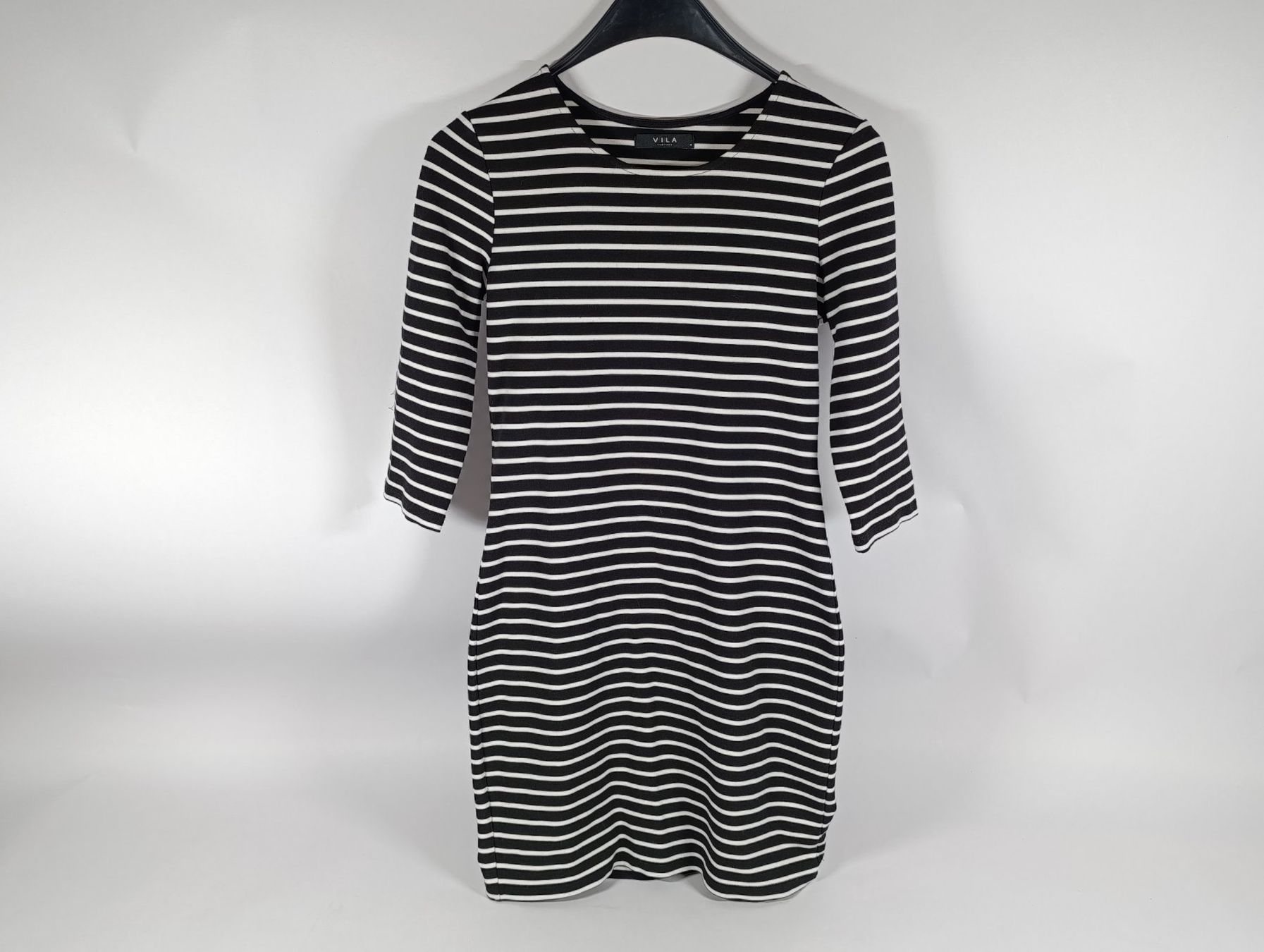 Vila Vestiti: VILA Robe noire lignée taille M – Usato da Thielle venduto da Plusvalue_Neuchatel