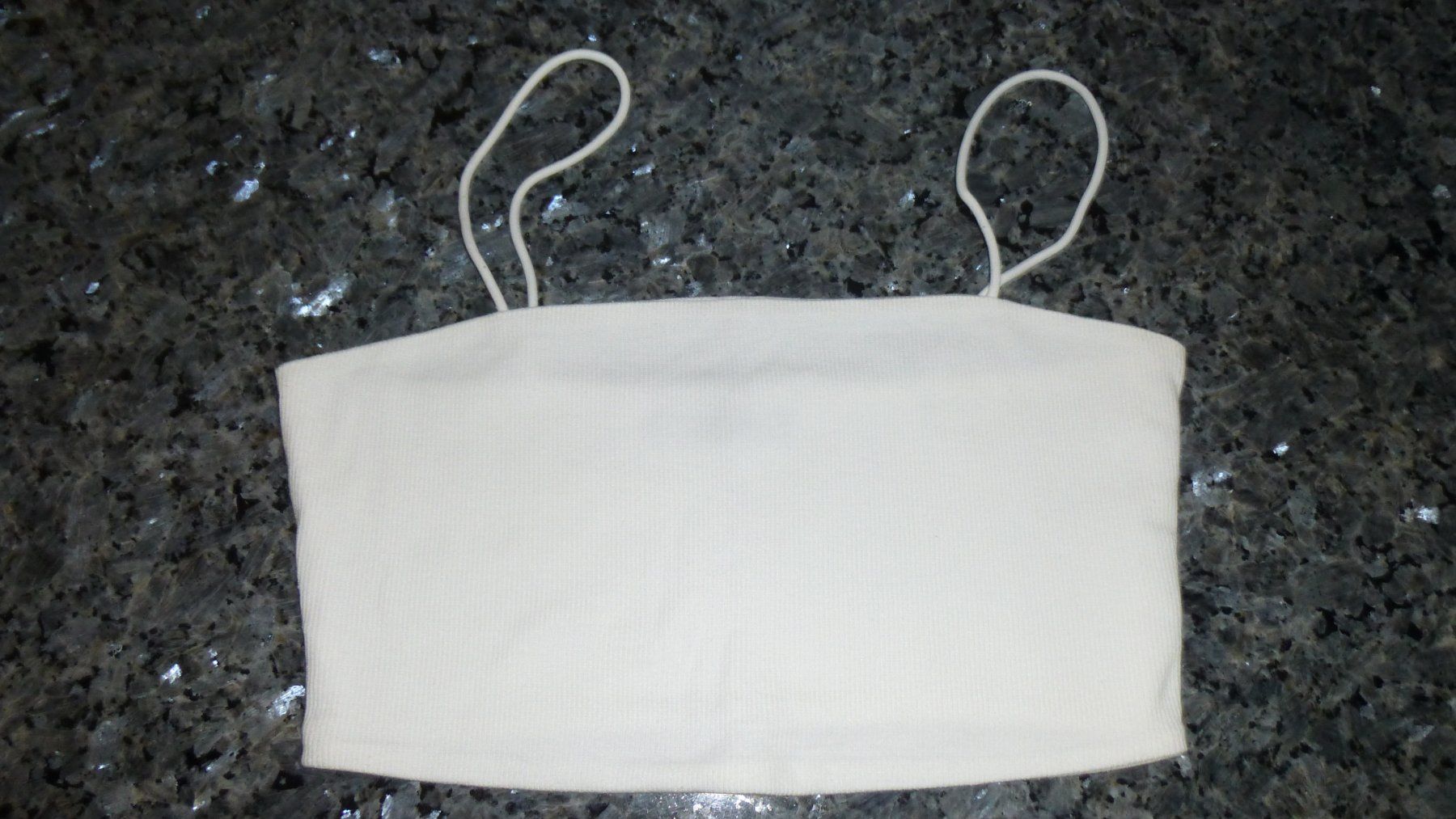 Tops: Weisses Sommer Top Gr. M, mit Spaghetti-Träger – Gebraucht aus Triengen von misterpicknicker