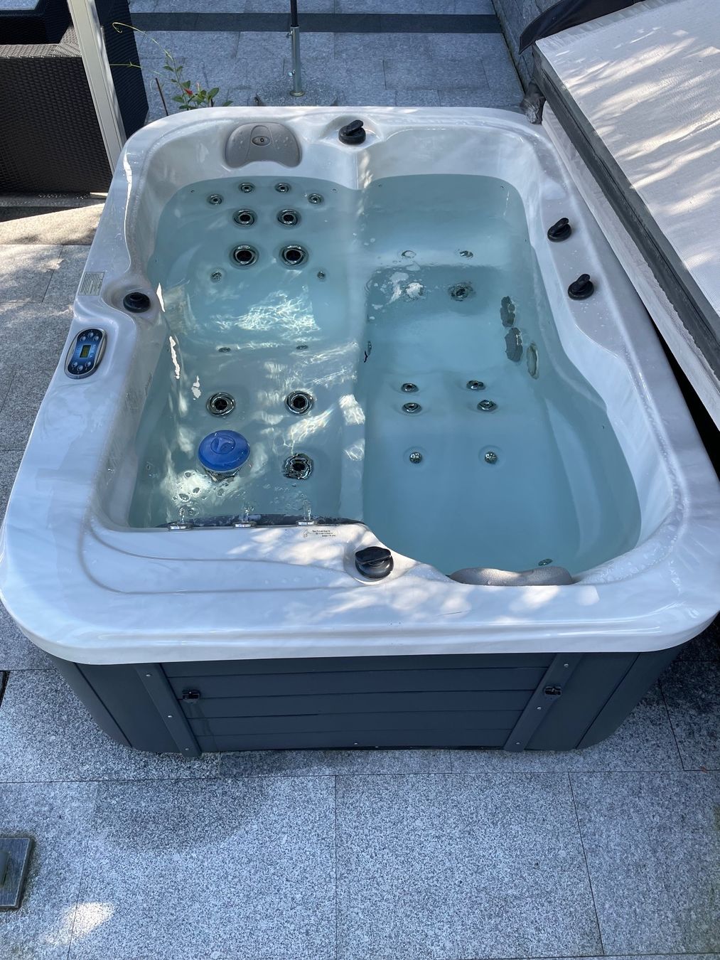 Whirlpool: Whirlpool Deluxe Spas Juno – Gebraucht aus Hittnau von