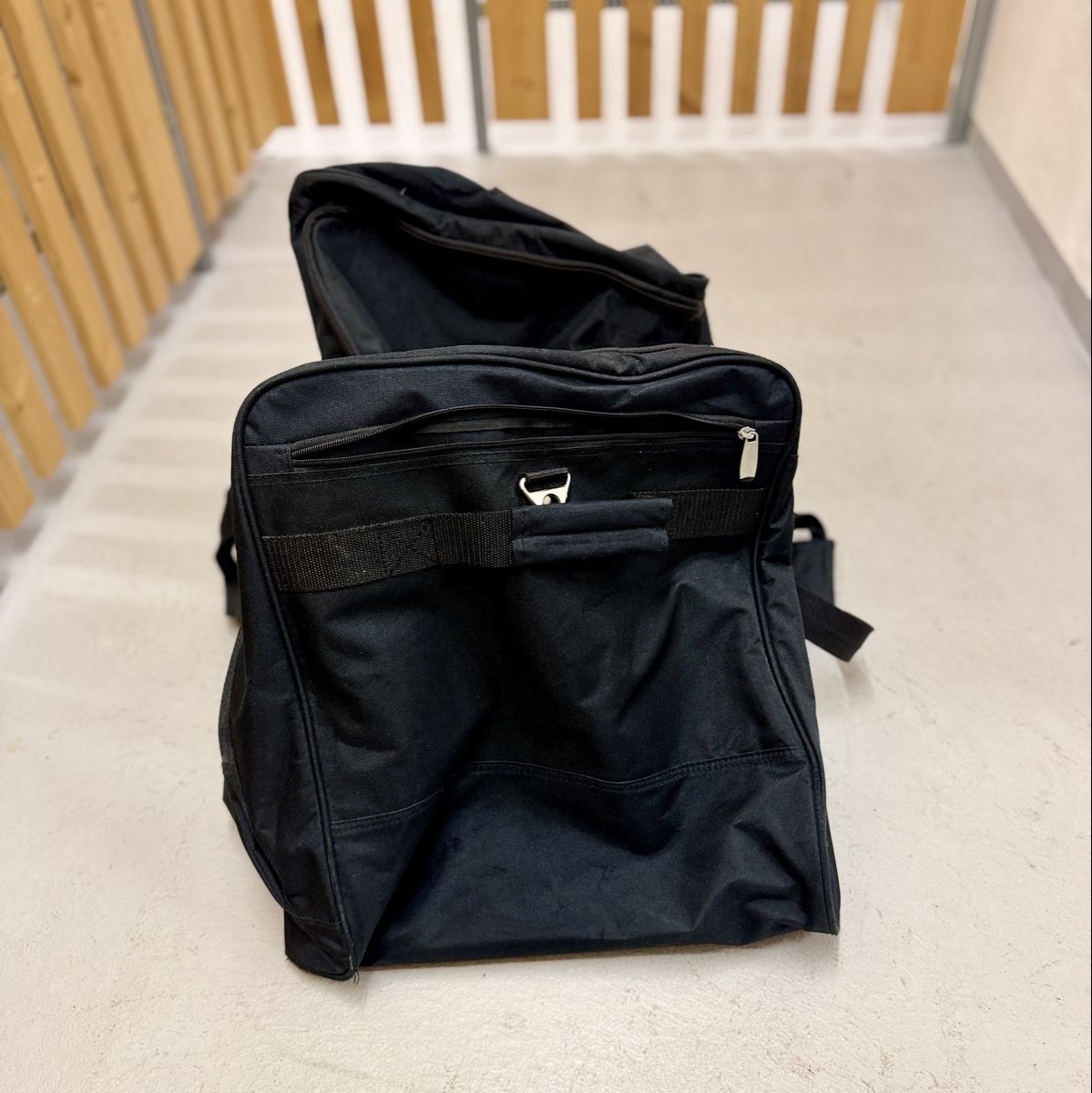 Borse: Schwarze Reisetasche mit Rollen – Usato da Muri AG venduto da bet_6sbg 1