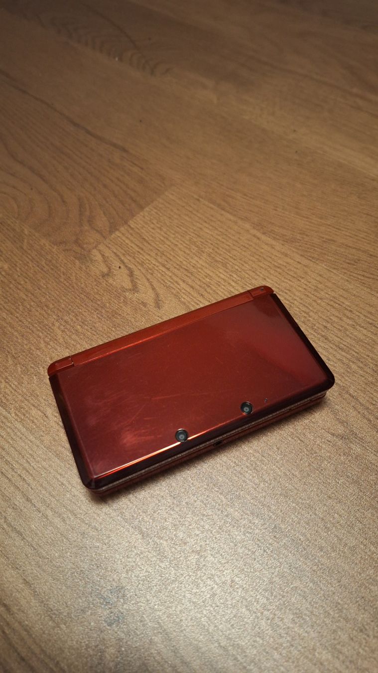 Nintendo Console: Nintendo 3DS Rot Metallic – Usato da Bachenbülach venduto da 4player4 2