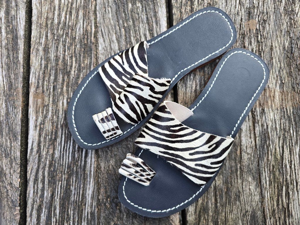Scarpe da donna: Leder: Flip Flops Zebralook (40/41) – Nuovo (secondo la descrizione) da Romanshorn venduto da Rachacha 1