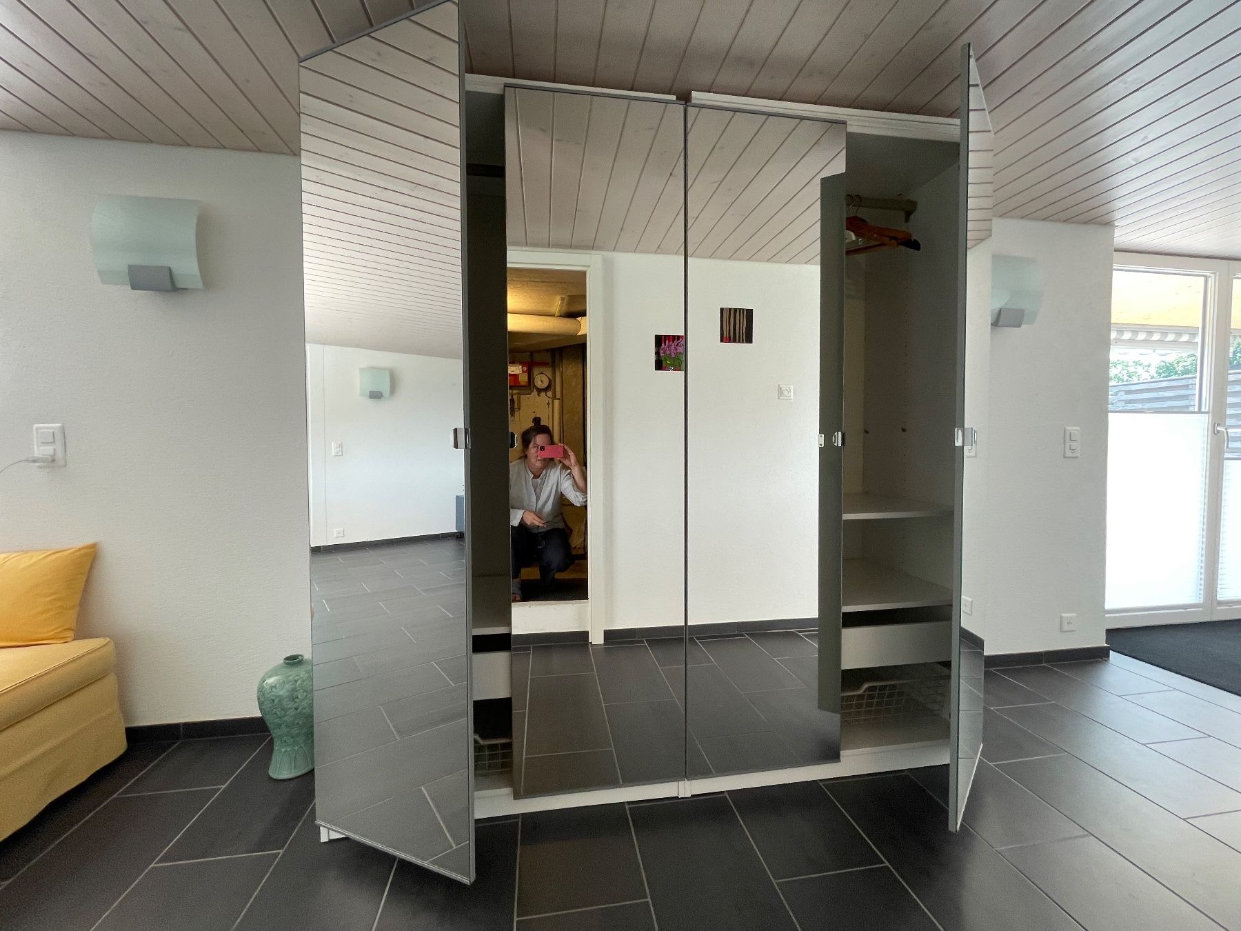 Ikea Armadi: Spiegel-Kleiderschrank 200x200 – Usato da Zürich venduto da gabibenz 3