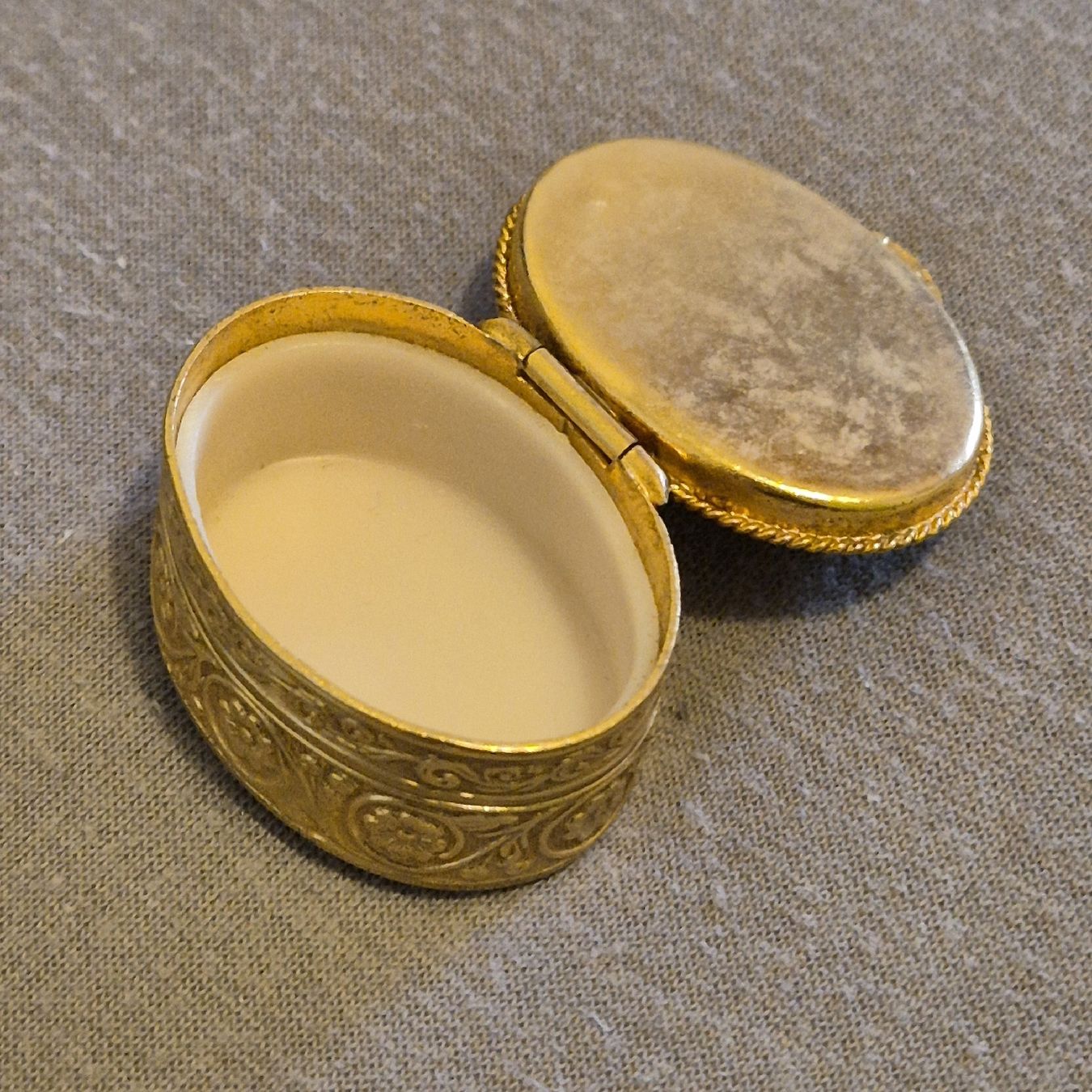 Barattoli: Ovale Vintage-Dose, mit Achat Stein – Usato da Zofingen venduto da Noellerbeller 4