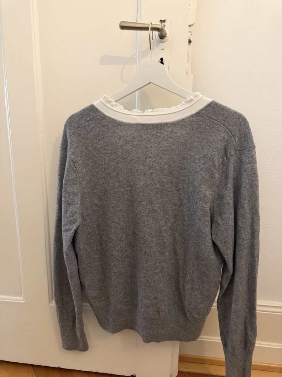 Sandro Maglioni & Felpe: Sandro Pullover grau mit weissem Kragen Grösse 38 – Nuovo e nell'imballaggio originale da Zürich venduto da san_7lmz 2