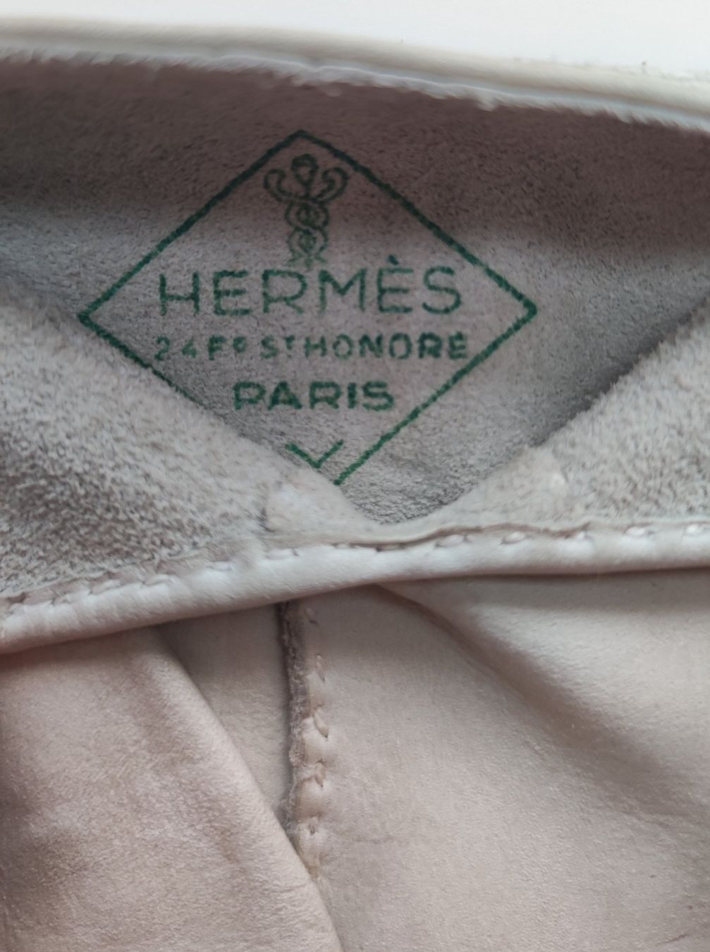 Guanti & manicotti: Hermès gloves – Usato da Zug venduto da LindaManga 2