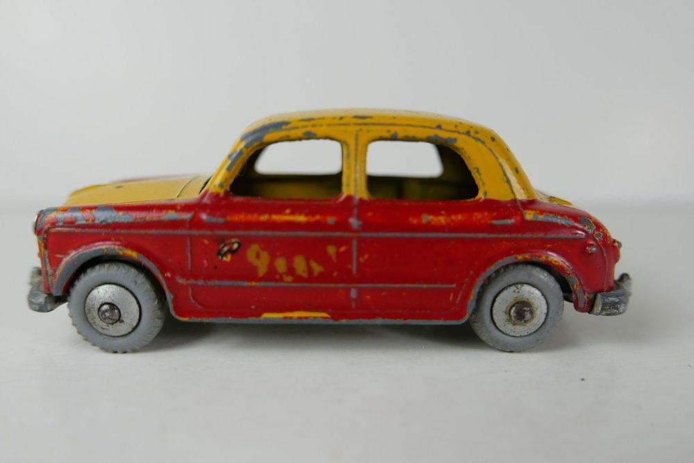 Mercury Fiat 1100 nuova (calandre à barres moulée