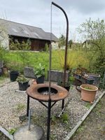 Feuerstelle mit Schwenkgrill - ideal für den Garten!