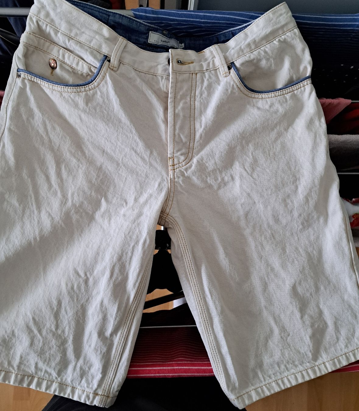 Hosen: Celio Shorts kurz Gr. 42 ecru – Gebraucht aus Bellach von TORA4