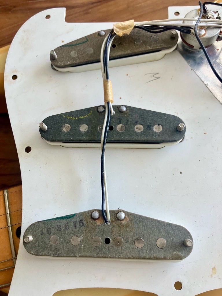 Fender Strumenti musicali: Fender Stratocaster 1976 / 77 – Usato da Basel venduto da gstq 5