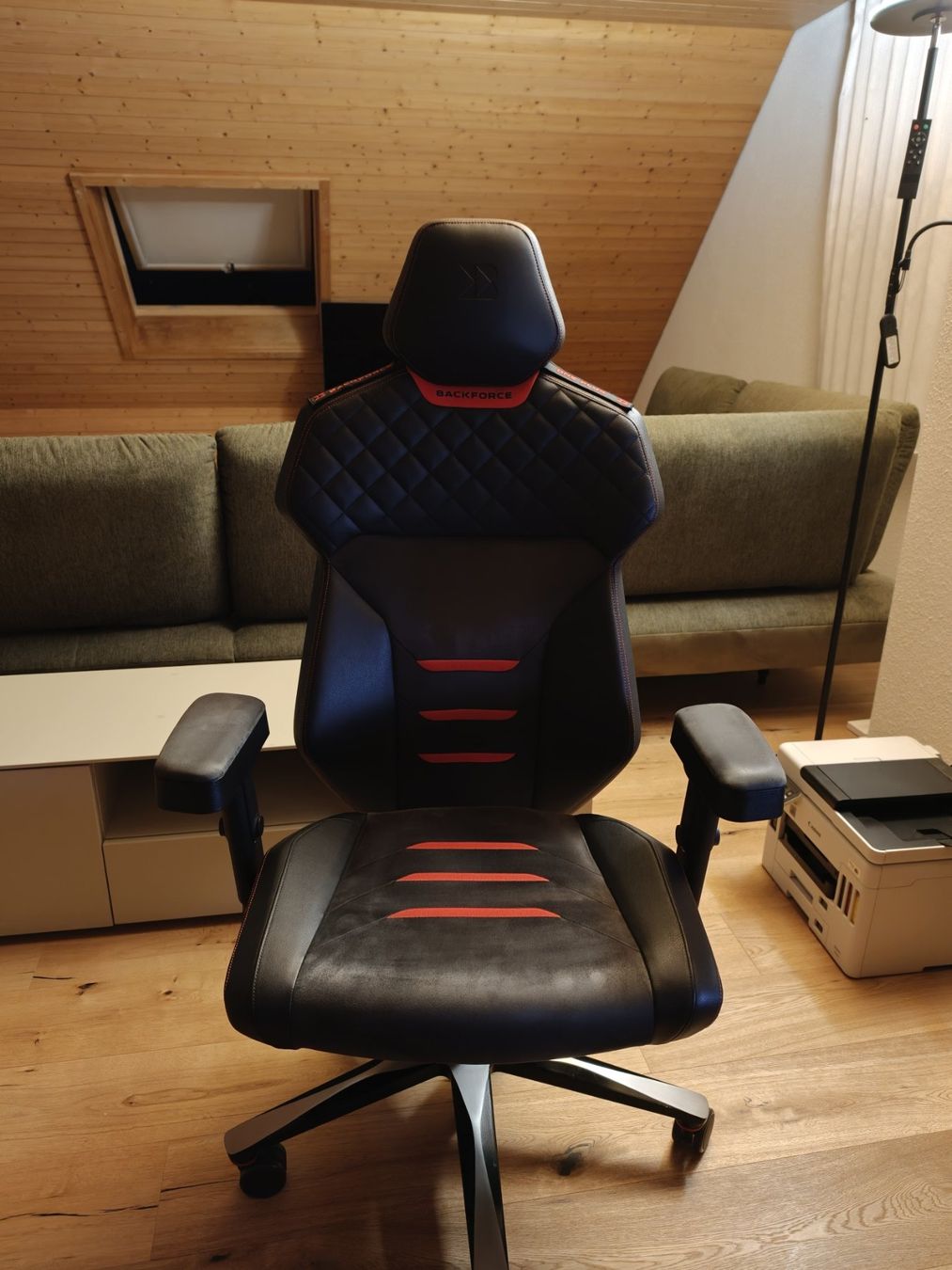 Chaises: Backforce One Plus - High-End-Gaming-Stuhl – D'occasion à Hefenhofen par Radeon-01 1
