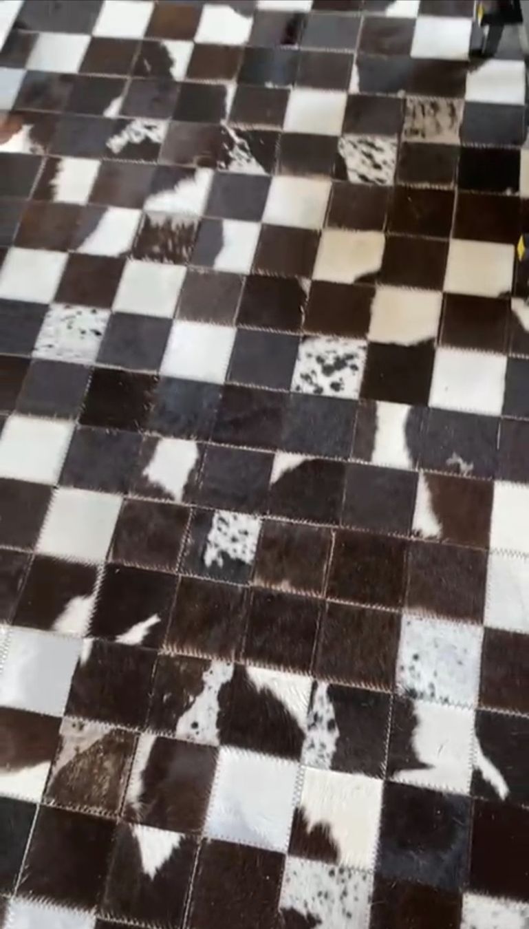 Tappeti: Kuhfell Teppich – Usato da Wislikofen venduto da Ana.Gomes 1