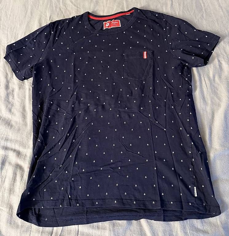 T-shirts: Jack & Jones T-Shirt dunkelblau mit Muster – D'occasion à Wädenswil par dom_pz5d
