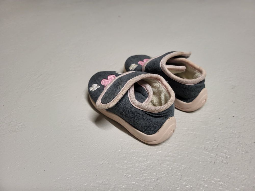 Chaussures filles: Graublaue Hausschuhe Grösse 21 - ***TOP-ANGEBOT*** – D'occasion à Hefenhofen par Ramon85 3