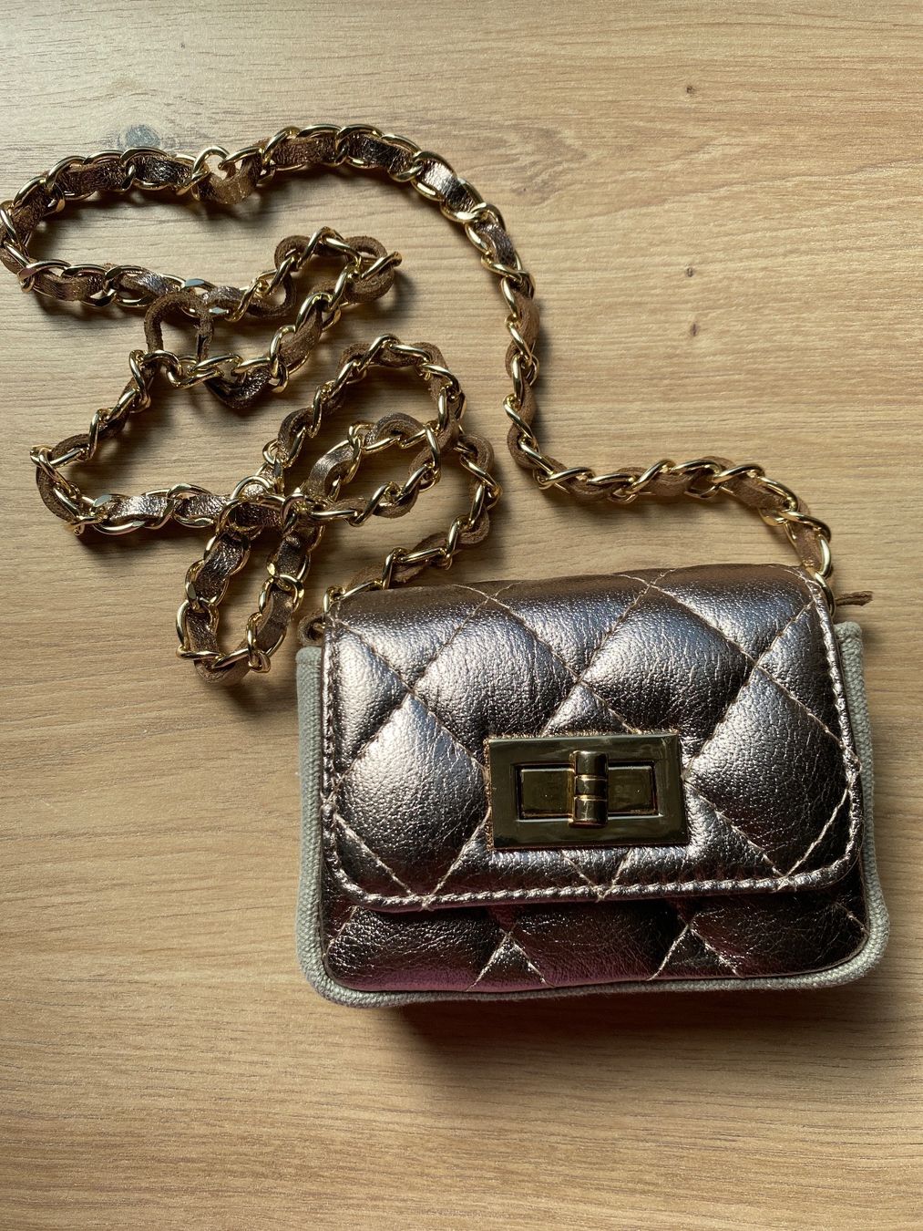Borse da donna: kleine Tasche INNUE – Usato da balsthal venduto da davidbalsthal23