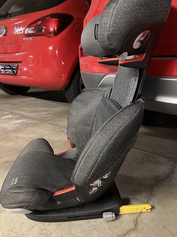 Seggiolini per auto: Maxi-Cosi Kindersitz 3-12 – Usato da Greifensee venduto da Greifensee12 2
