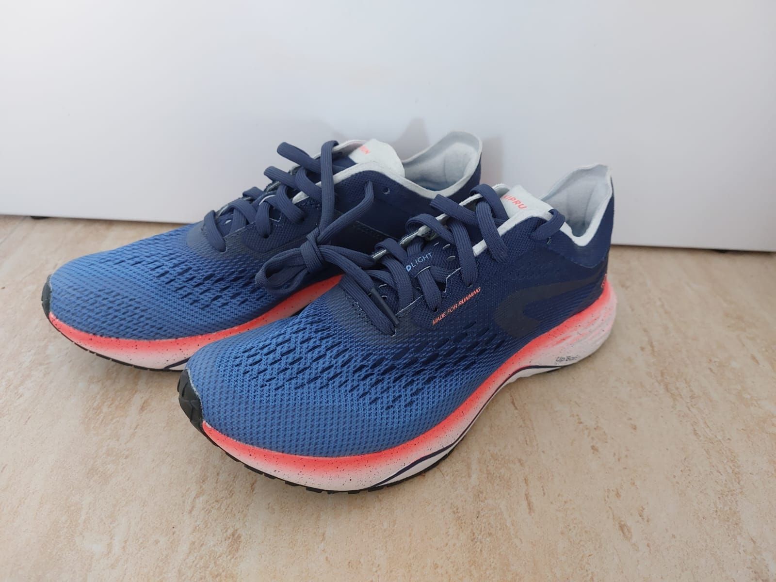Decathlon Scarpe da donna: Chaussures de course pour femmes, pointure 36 – Usato da Mont-sur-Lausanne venduto da ane_pgq6 2