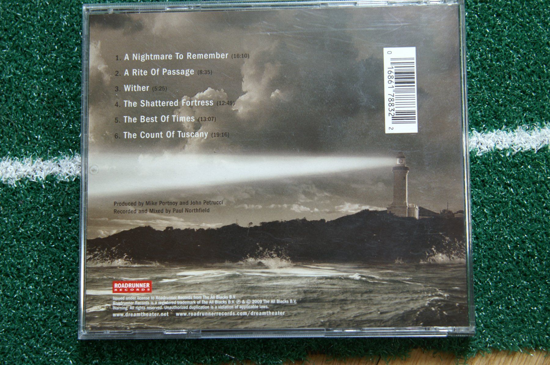 CD: Dream Theater - Black Clouds & Silver Linings – Usato da Flamatt venduto da Herzkarst 1
