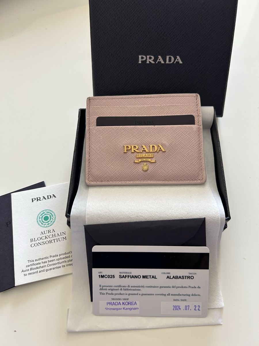 Prada Portemonnaie: Prada porte carte  – Gebraucht aus Veytaux von ccristina