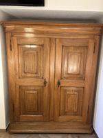 Antiker Schrank Holz  guter Zustand
