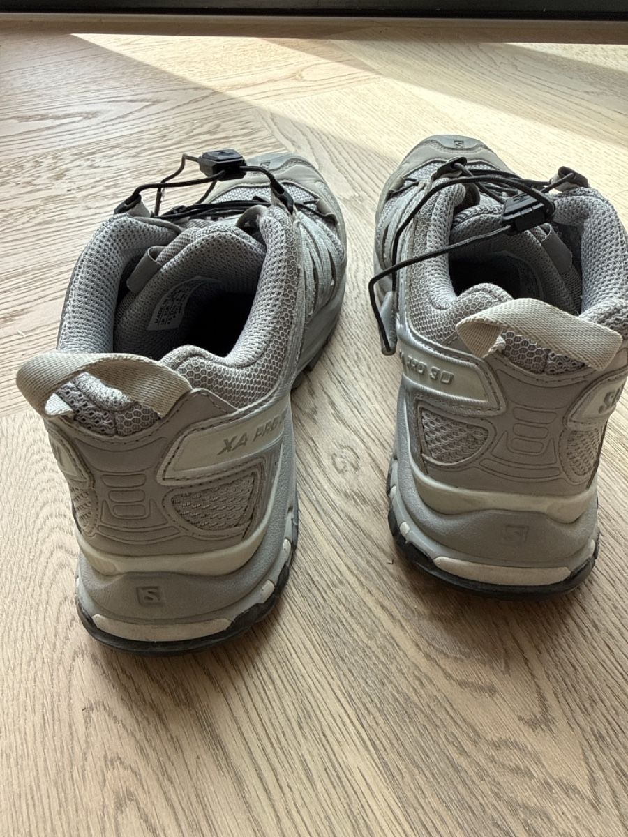 Salomon Scarpe da donna: Salomon XA Pro 3D Trail Shoes Grey Used – Usato da Pontresina venduto da matsch20 3