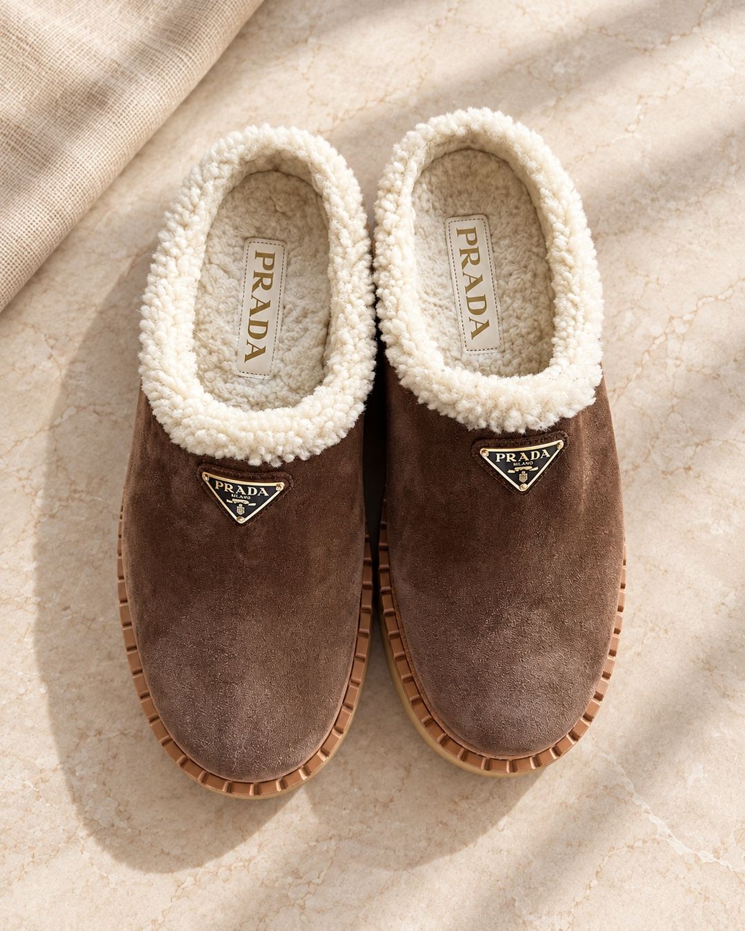 Prada Damenschuhe: Prada Suede Slippers – Neu (gemäss Beschreibung) aus Kilchberg ZH von and_d6s2