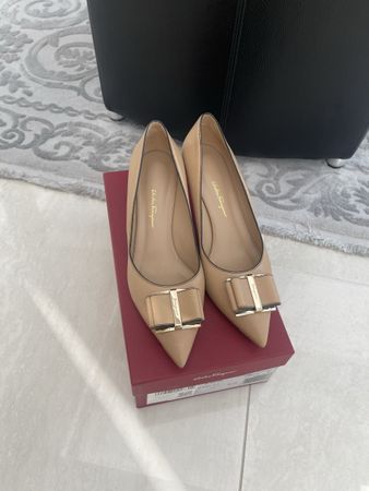 Salvatore Ferragamo Pumps, Grösse 9.5, Top Zustand