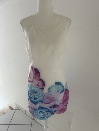 Sommerliches Kleid mit Blumenmuster, Grösse M - Neu!