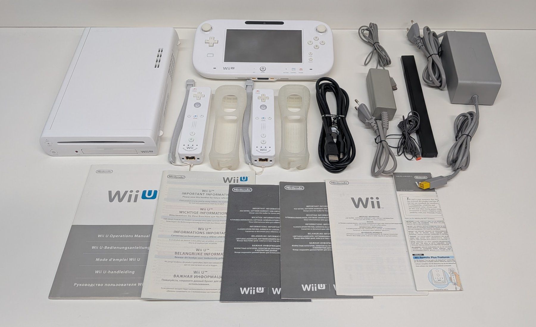 Nintendo Console: Nintendo Wii U weiss mit 2 Controller – Usato da Menziken venduto da mame18