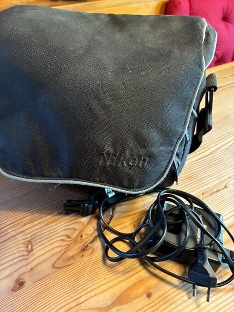 Nikon Kamera: A Vendre: Nikon D7000 avec objectifs – Gebraucht aus Arbaz von Cpp0 5