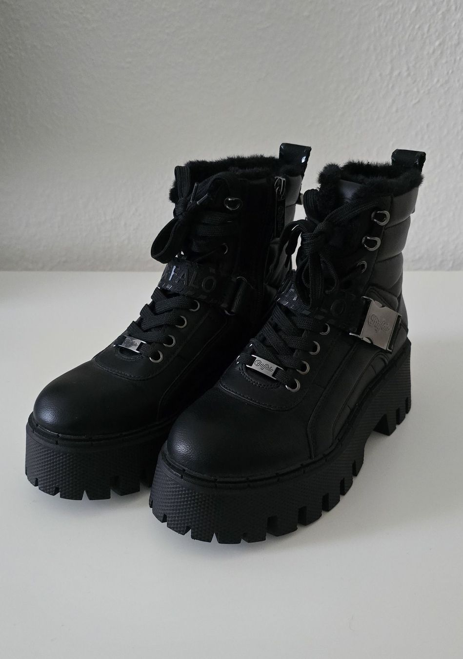 Buffalo Damenschuhe: Buffalo Stiefel – Neu (gemäss Beschreibung) aus Zürich von rba_n2pv