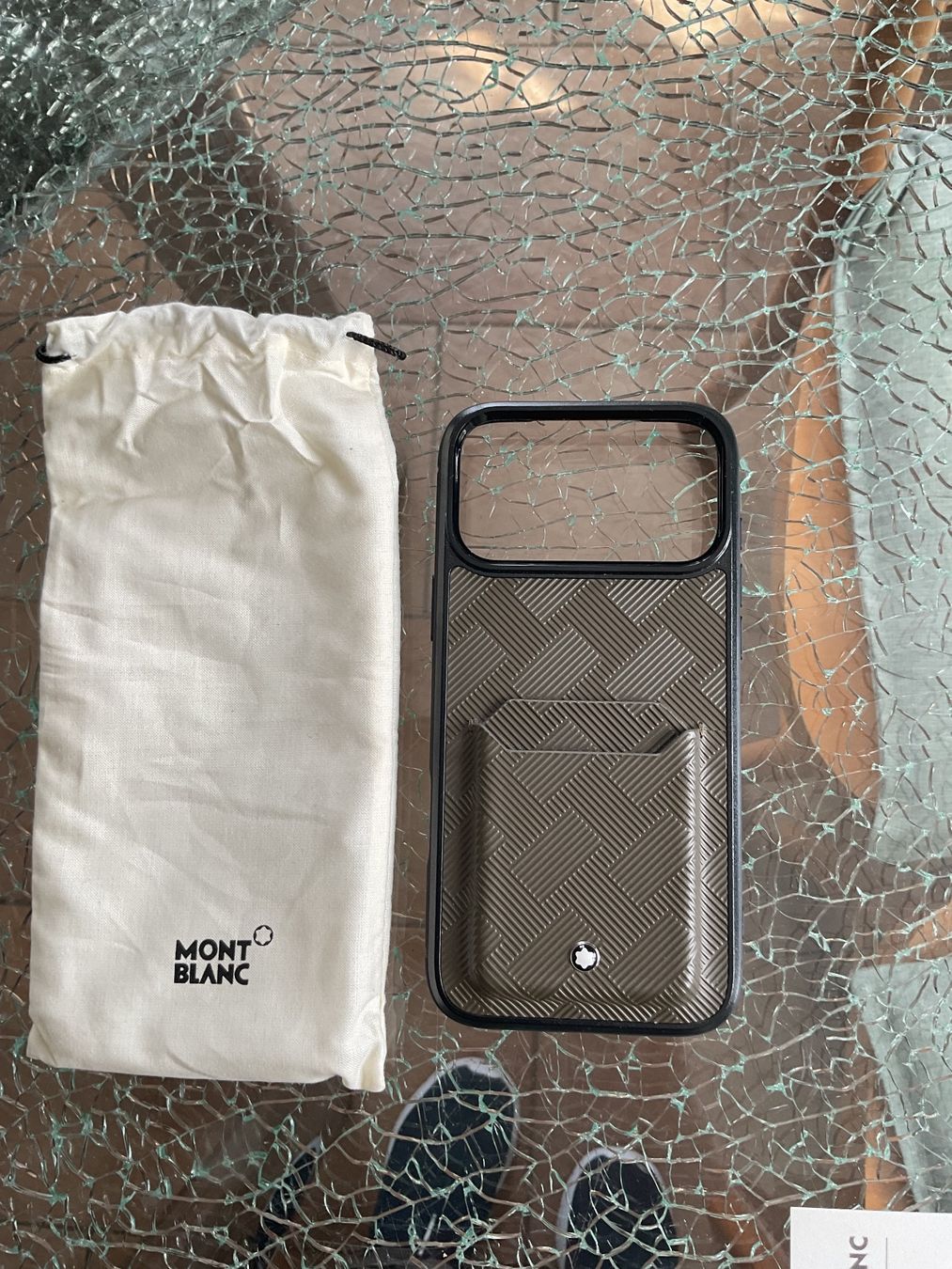 Apple Cover & Protezioni schermo: iPhone 17 Pro Max Hülle von Montblanc – Usato da Oberembrach venduto da BulldoggBen9