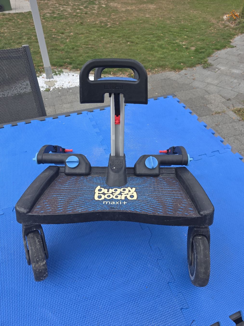 Kinderwagen Zubehör: Lascal BuggyBoard Maxi+ mit Sitz schwarz blau gebraucht – Gebraucht aus Thun von jul_k2c2