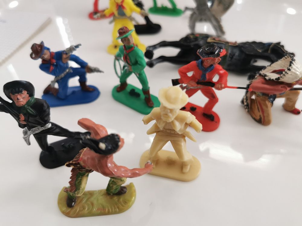 SpielzeugIndianer und Cowboys aus den 60er Jahren Kaufen auf Ricardo