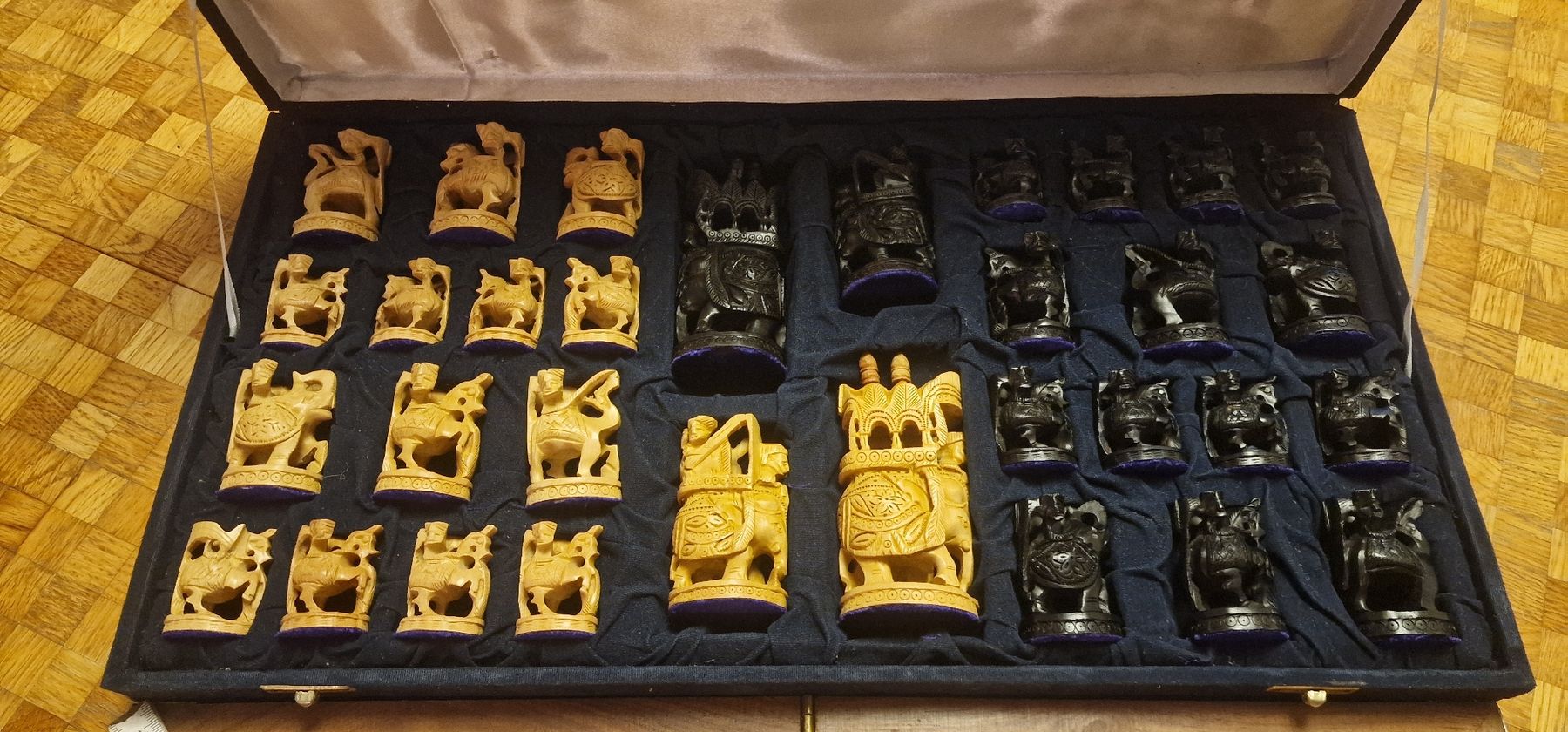 Giochi: Handgeschnitztes indisches Schachset aus Holz – Usato da Dübendorf venduto da Conma 2