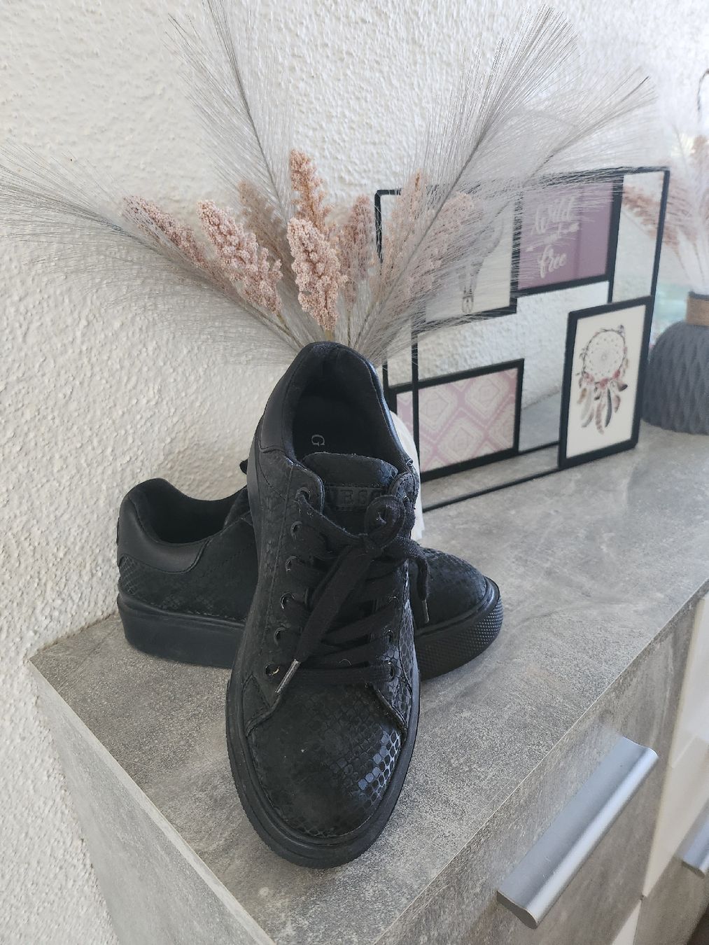 Guess Scarpe da donna: Baskets femme – Usato da Tramelan venduto da Andreia25