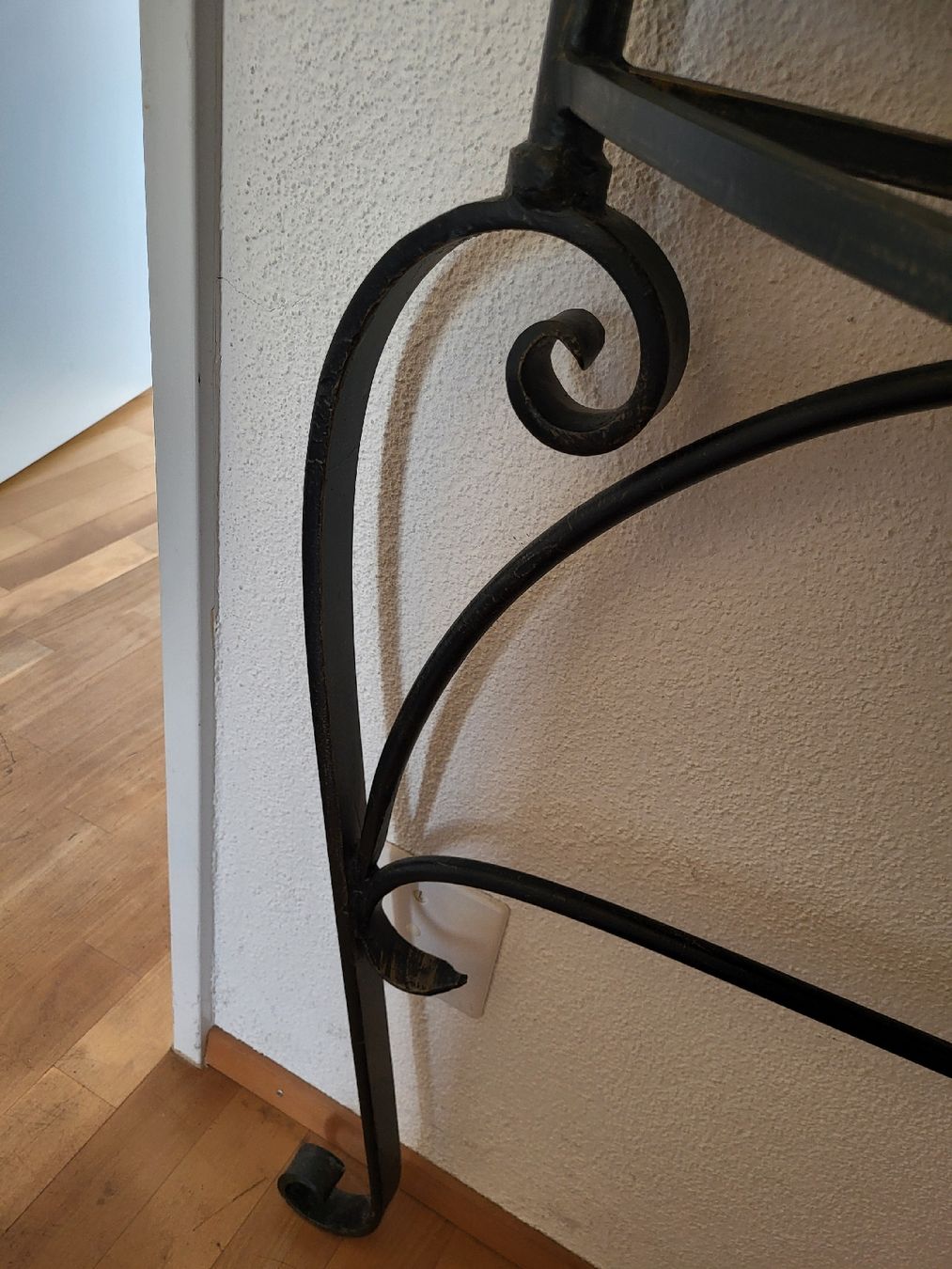 Tische: Designertisch,  Metallgestell und Glasplatte – Gebraucht aus Zürich von Lizi7 4