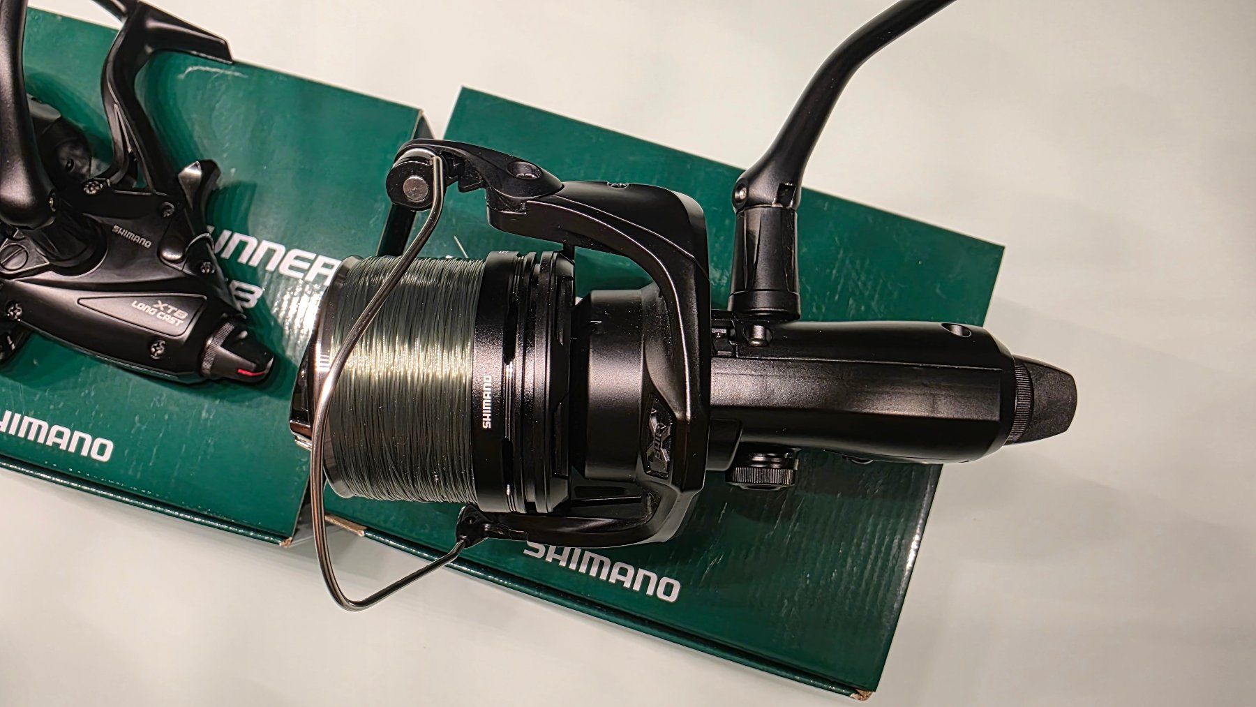 Shimano Tamburi & Mulinelli: 2x Shimano Medium Baitrunner Rollen LC 5500 XTB | NEU | OVP – Nuovo (secondo la descrizione) da Winterthur venduto da Riccimicki 4