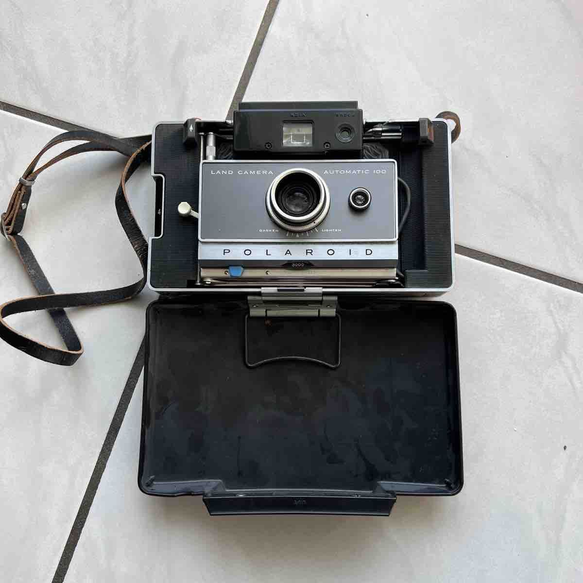 Polaroid Kamera: Polaroid Land Camera Automatic 100 antike Kamera – Defekt aus Unterkulm von Sita013 2