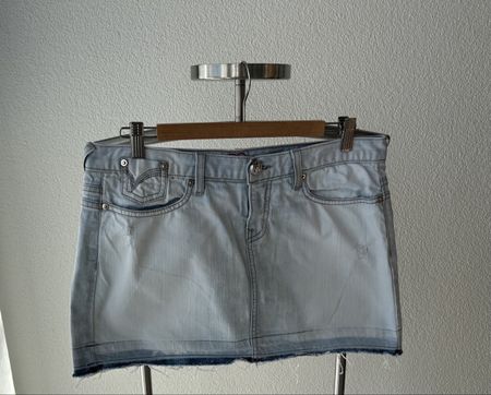Bebe Denim Mini Skirt Y2K Style - Size 29 - Light Wash
