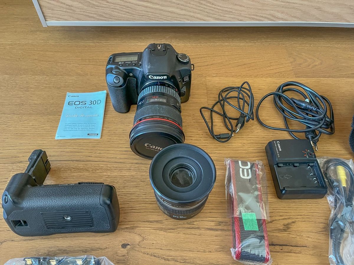 Canon Appareil photo: Canon 30D avec accessoires  – D'occasion à Font par TrainspottersuisseHo 1
