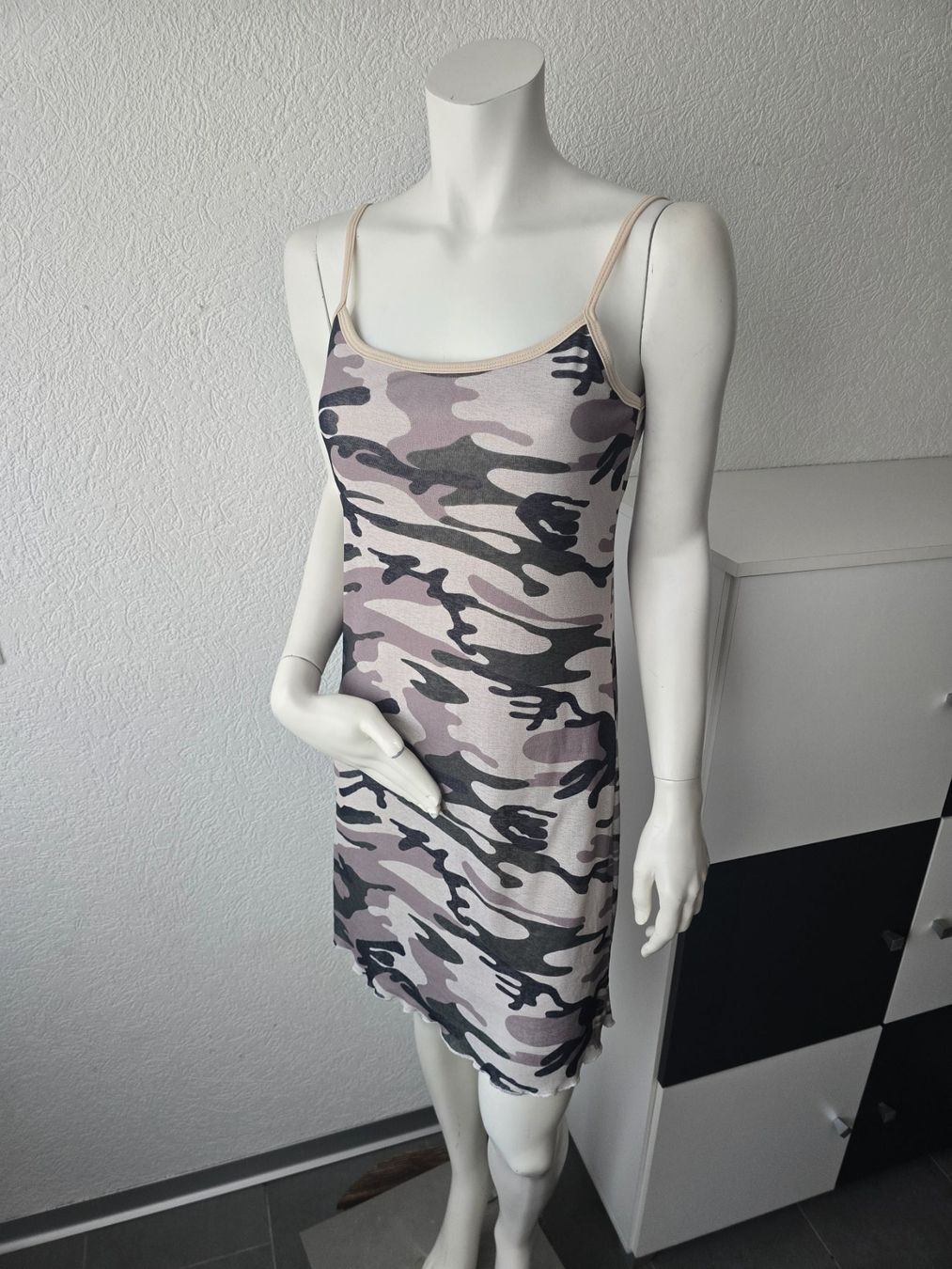 Kleider: Robe "camoufflage"T-M – Gebraucht aus Les Verrières von kitel79