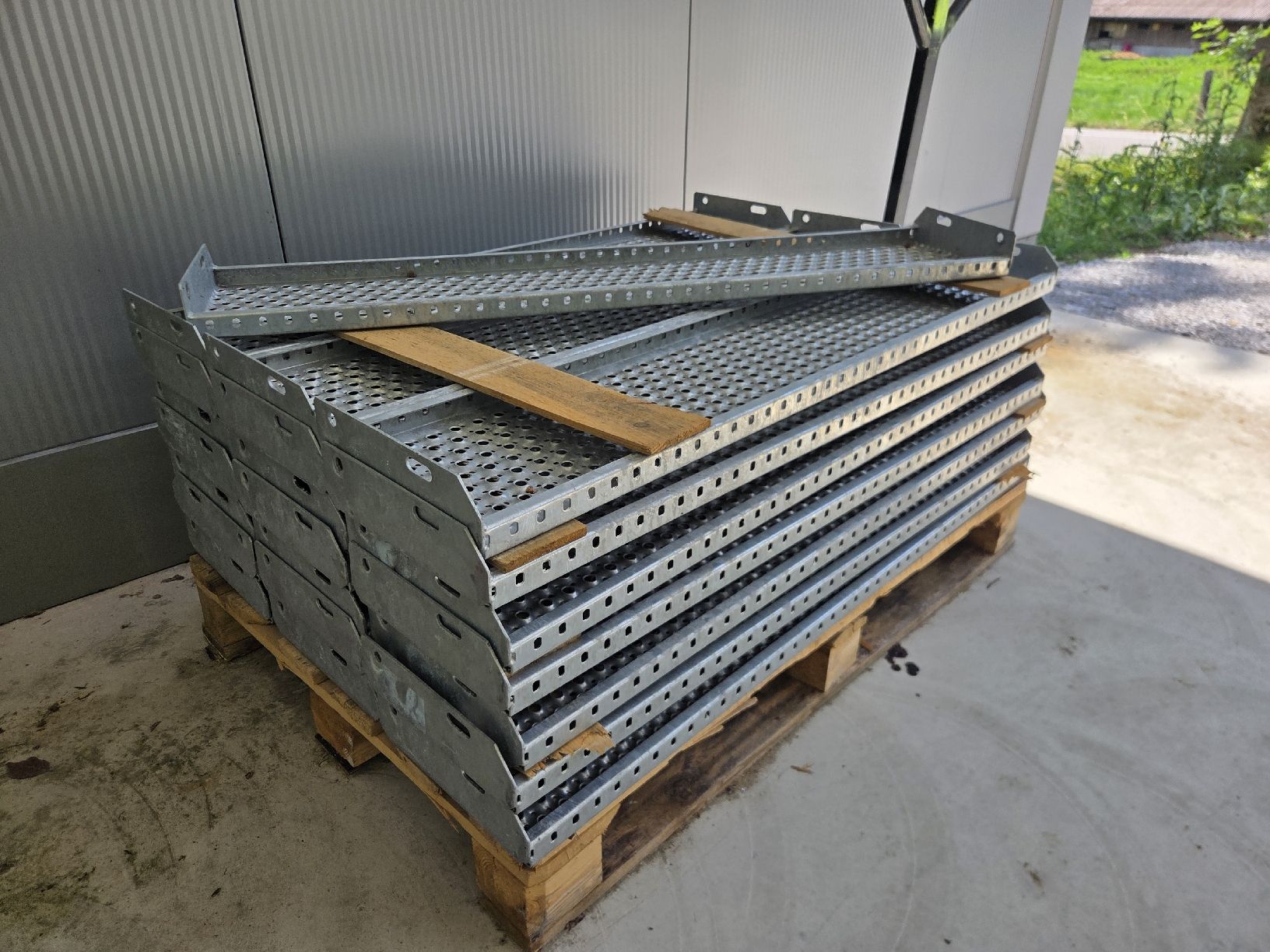 Escaliers: Treppenstufen Metall – Neuf (Voir description) à Niederstocken par ueli_3632