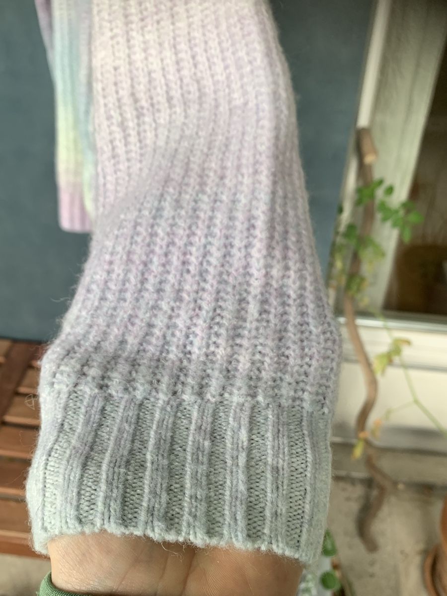 H&M Maglioni & Felpe: Pullover Flauschig Farbig🌈 – Usato da Uster venduto da Flummi 1
