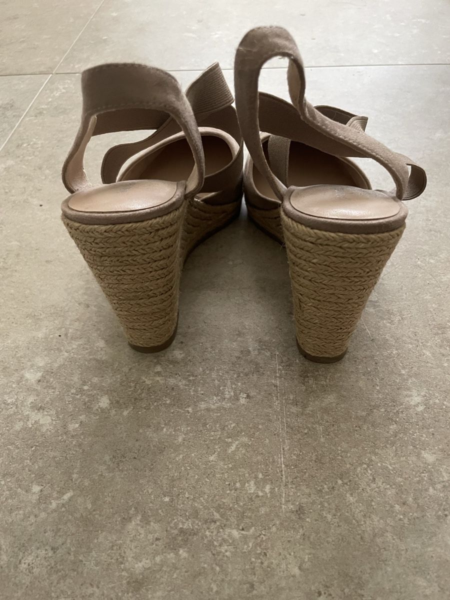 Scarpe da donna: Keilabsatz Sandalen Gr.37 – Usato da Zürich venduto da illuminari 2